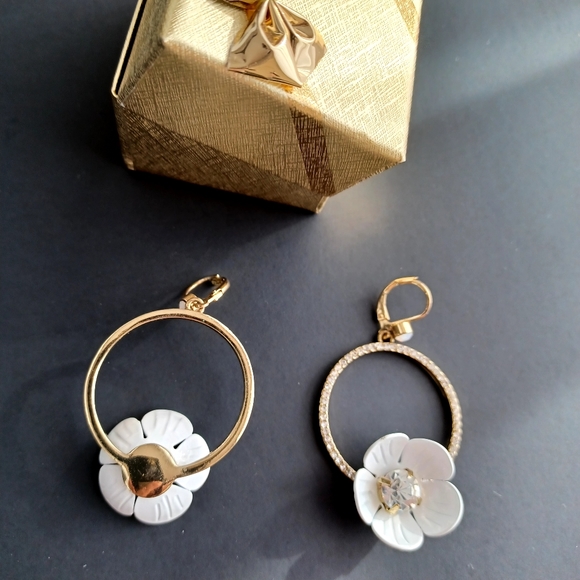 Betsey Johnson Flowers Earrings - Picture 4 of 9